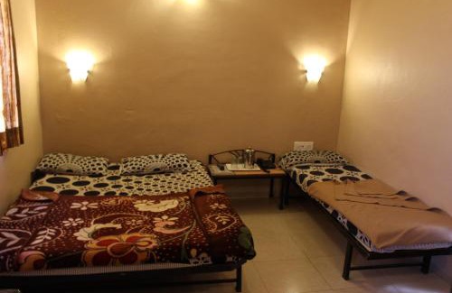 Mahabaleshwar Bed & Breakfast | Hotel Vyankatesh & Pure Veg Restaurant