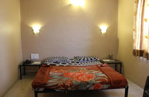 Mahabaleshwar Bed & Breakfast | Hotel Vyankatesh & Pure Veg Restaurant