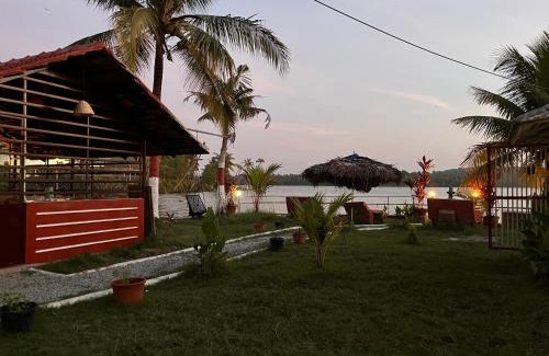 Chirayinkil House | Lake Homes
