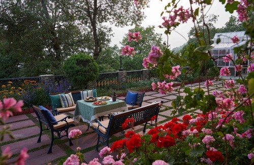 The Mall Road Villa | Lohonostays Soni Estate