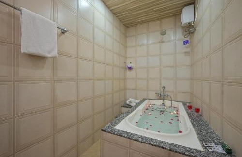 Kune N.m. Villa | Mountain Mansion - The Dream Stays ll Pvt Pool ll 4 Bhk ll Big Lawn