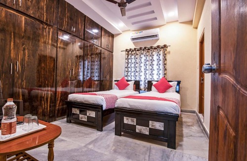 Hyderabad Hotel | OYO Hotel Pushpa Grand