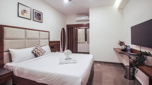Madhapur Hotel | Radhe Suites