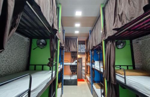 Park Road Hostel | Rameshwar Dormitories - Vile Parle Highway