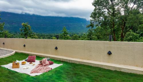 Karjat Villa | SaffronStays Roman Holiday
