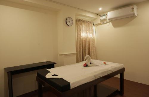 Semmencherry Hotel | Serene Stays