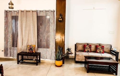 Kalapettai House | SUPER Luxury 6BHK For BIG Groups Nr Whitetown and Beach SYMPHONY
