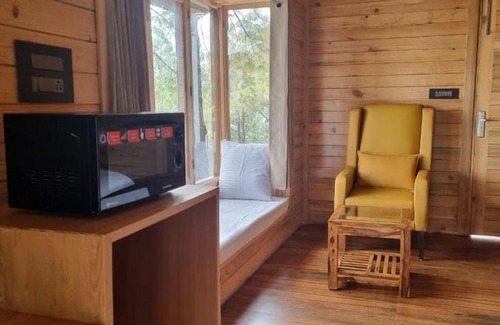 Mussoorie House | The Skydrift Mussoorie - 1 bedroom holiday home on a hilltop
