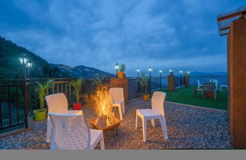 Dharampur Apartment | The Woods View I Memorable I Open Air Lawn & Roof top I Bonfire I Nature Walk I Serviced Apartments I Kasauli By Exotic Stays