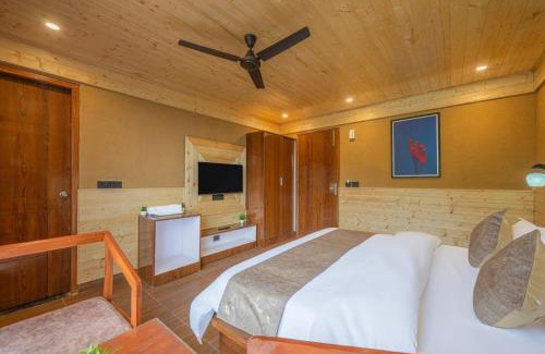 Dharampur Apartment | The Woods View I Memorable I Open Air Lawn & Roof top I Bonfire I Nature Walk I Serviced Apartments I Kasauli By Exotic Stays