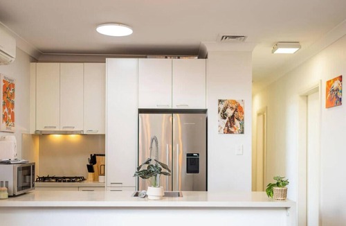 Chippendale Apartment | 位于Chippendale的二房温馨公寓