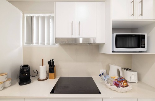 Rocklea Apartment | 1 Bdr Apt w/AC & Kitchen | Parking | 214F1