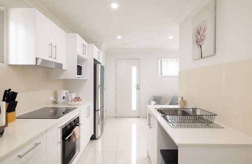 Rocklea Apartment | 1 Bdr Apt w/AC & Kitchen | Parking | 214F1