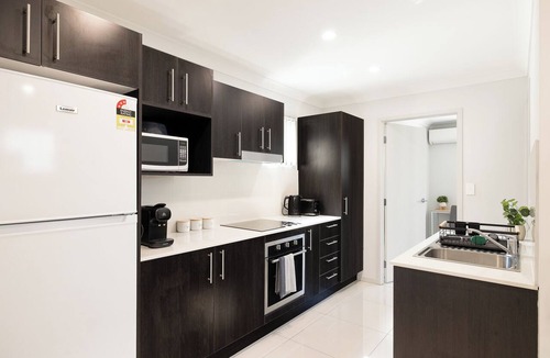 Rocklea Apartment | 1 Bdr Apt w/AC | Kitchen | Parking | 331F1