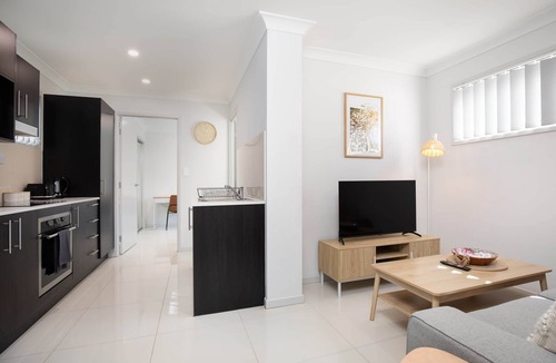 Rocklea Apartment | 1 Bdr Apt w/AC | Kitchen | Parking ! 231F1