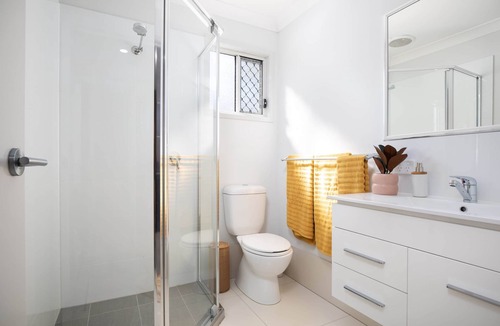 Rocklea Apartment | 1 Bdr Apt w/AC | Kitchen | Parking ! 231F1
