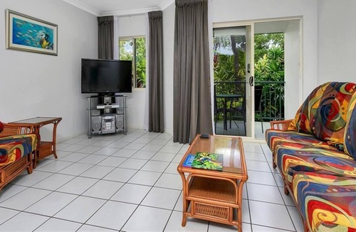 Trinity Beach Apartment | 1 Bedroom Apartment Tropical/Standard View