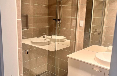 Karalee Apartment | 1 Room suite (Private Parking, Entry and Suite)