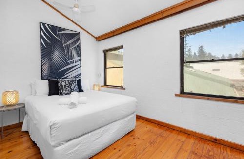 Cottesloe Apartment | 10 Cottesloe - steps from beach - sleeps 3-WIFI
