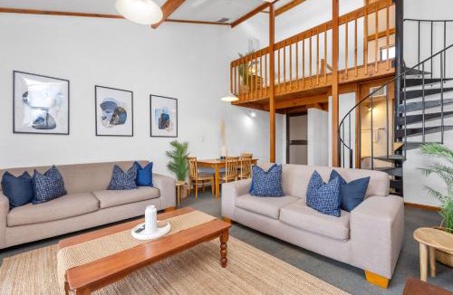 Cottesloe Apartment | 10 Cottesloe - steps from beach - sleeps 3-WIFI