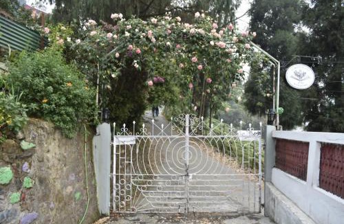 Karsiyang House | 11 Monteviot: Luxury homestay overlooking a tea estate