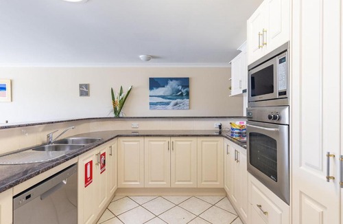 Nelson Bay Apartment | 11 'Seashells', 21-23 Magnus Street - pool, lift, aircon