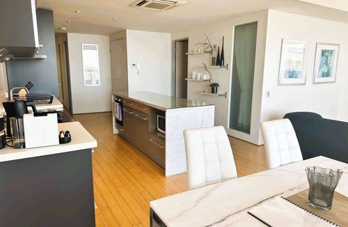 Perth Central Business District Apartment | 114 Panoramic River Views 2BR High Floor & Parking
