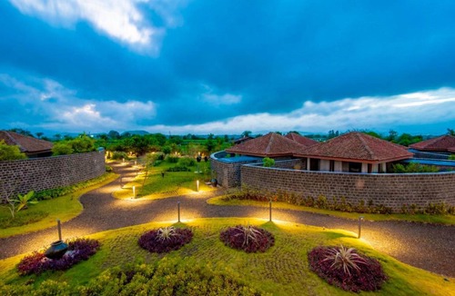 Nashik Resort | 115 m² Resort ∙ 2 bedrooms ∙ 6 guests