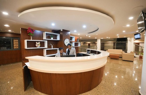 Kanhangad Hotel | 120 m² Hotel ∙ 3 bedrooms ∙ 2 guests