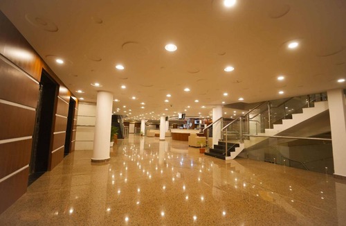 Kanhangad Hotel | 120 m² Hotel ∙ 3 bedrooms ∙ 2 guests