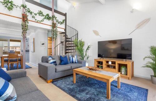 Cottesloe Apartment | 13 Cottesloe - steps from beach - sleeps 3