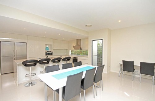 Mount Coolum Apartment | 13 Wave Crescent, Mount Coolum Pet Friendly, Linen included, WIFI, Foxtel