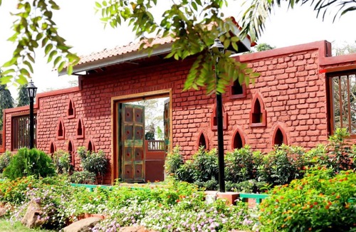 Mira Road East Hotel | 130 m² Hotel ∙ 2 guests