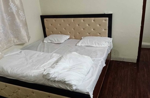 Indore Apartment | 1300 s.fit full independent flat at mid of city with all amenities