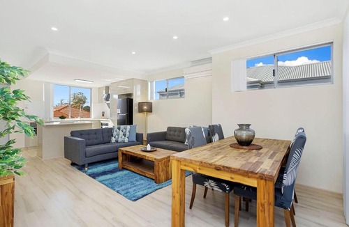North Perth Apartment | 134 North Perth Nest for 4 parking