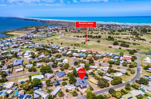Goolwa South House | 14 Colman Rd - Modern Holiday Home close to the River and Golf Course