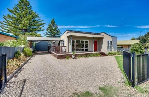 Goolwa South House | 14 Colman Rd - Modern Holiday Home close to the River and Golf Course
