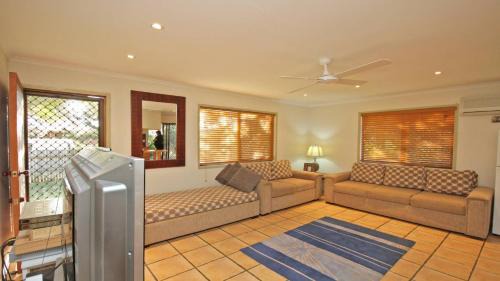 Marcoola House | 15 Clematis Court