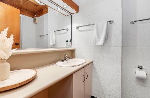 Cottesloe Apartment | 15 Cottesloe - steps from beach - sleeps 3