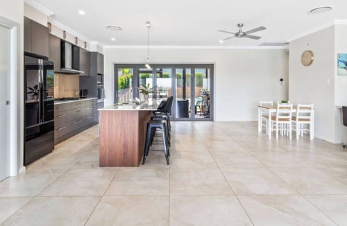 Forster House | 15 Jonathan Place: 4 BR, 3 BA House in Forster , Sleeps 7