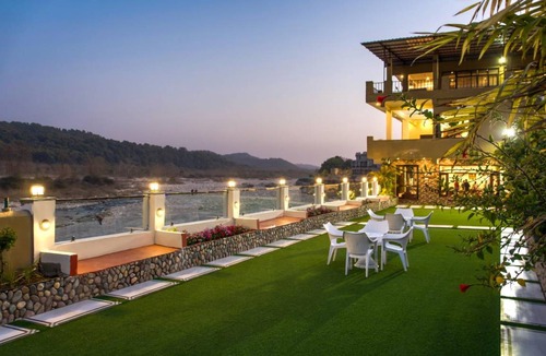 Dhikuli Hotel | 150 m² Hotel ∙ 4 guests