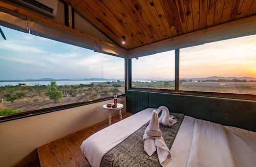 Nashik Resort | 1500 m² Resort ∙ 4 bedrooms ∙ 12 guests