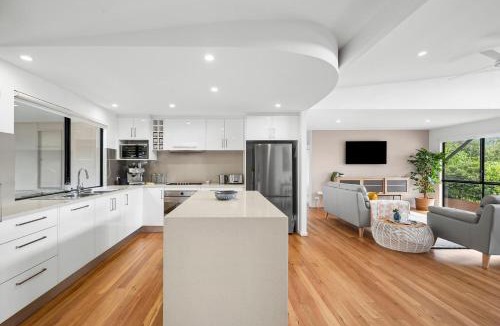Yaroomba House | 153 Centenary Heights Rd