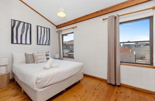 Cottesloe Apartment | 16 Cottesloe - steps from beach - sleeps 3