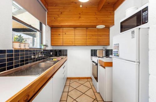 Cottesloe Apartment | 16 Cottesloe - steps from beach - sleeps 3