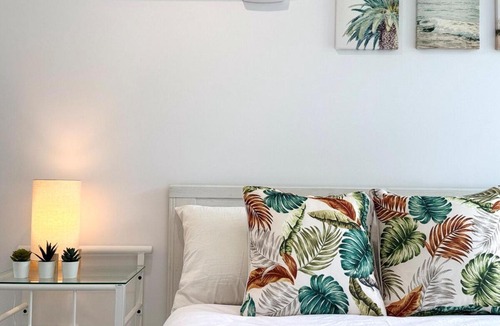 Sunnybank House | 17A Olive Studio in Sunnybank