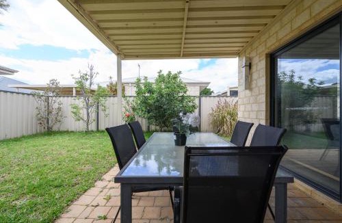 Bayswater House | 18 Home Base for Happy Days Family Stay 3BRPrkg