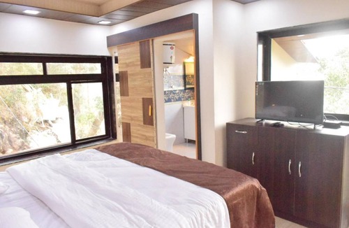 The Mall Road House | 192 m² House ∙ 4 bedrooms ∙ 8 guests