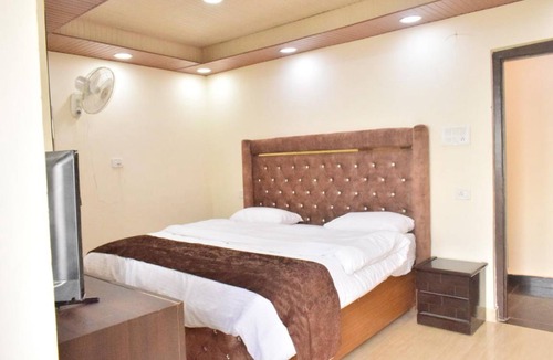 The Mall Road House | 192 m² House ∙ 4 bedrooms ∙ 8 guests