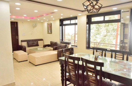 The Mall Road House | 192 m² House ∙ 4 bedrooms ∙ 8 guests